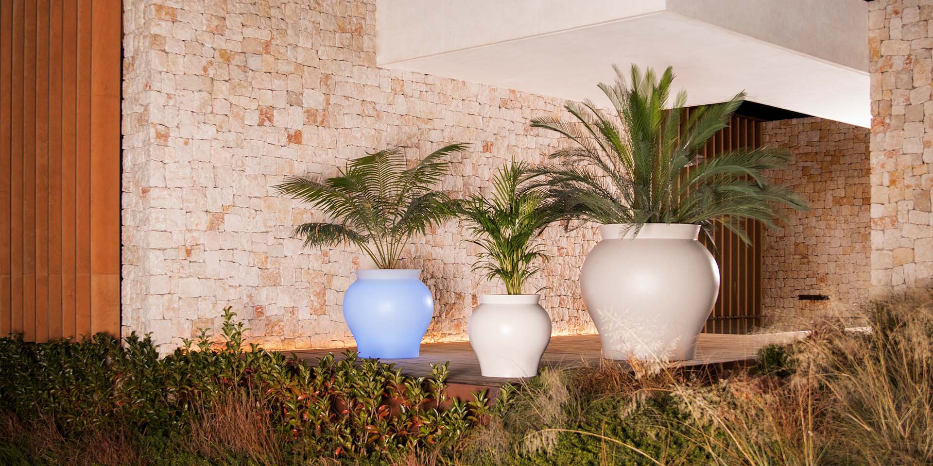 Venus Planters-Contract Furniture Store for hospitality, leisure & commercial projects