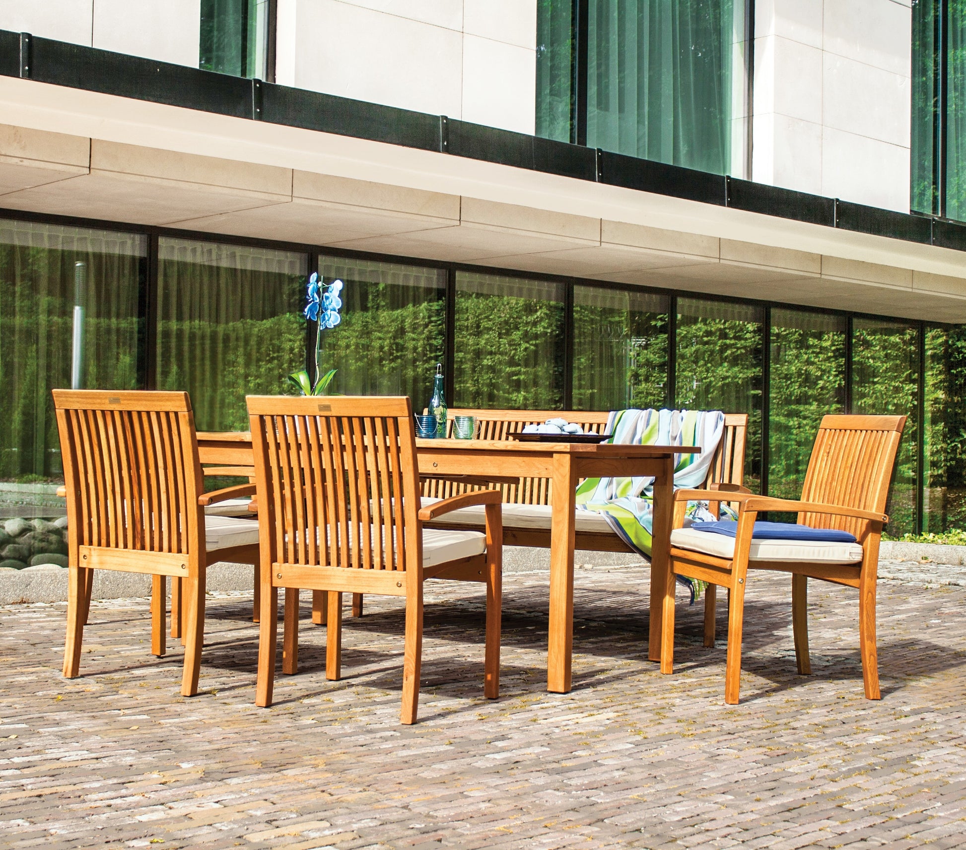 Verno Table-Contract Furniture Store for hospitality, leisure & commercial projects