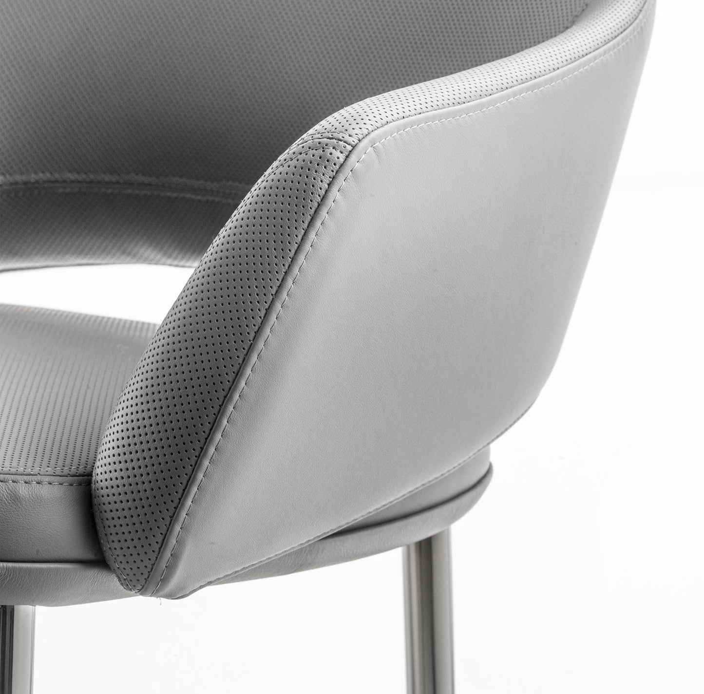 Vic 646 Armchair