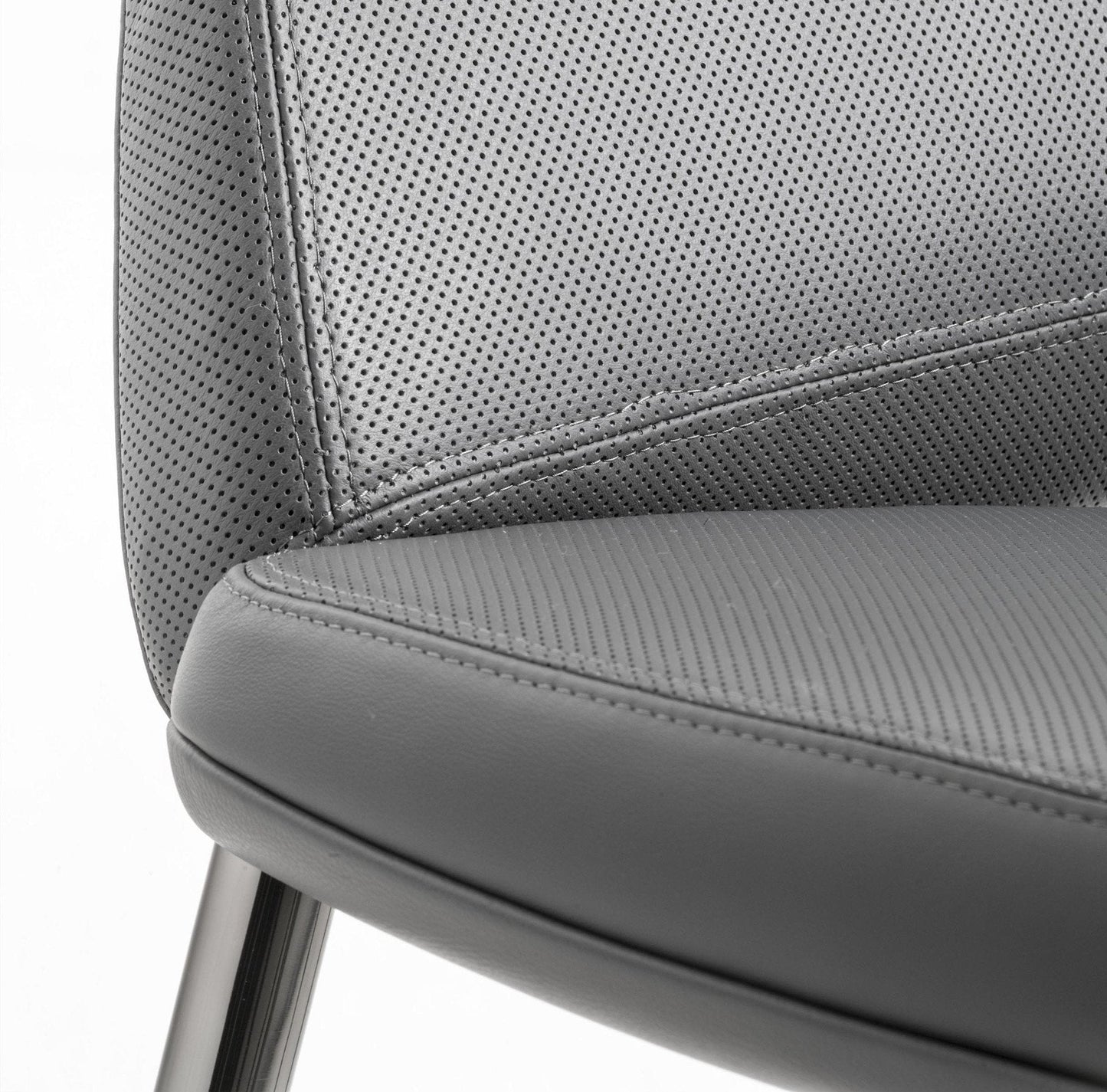 Vic 646 Armchair