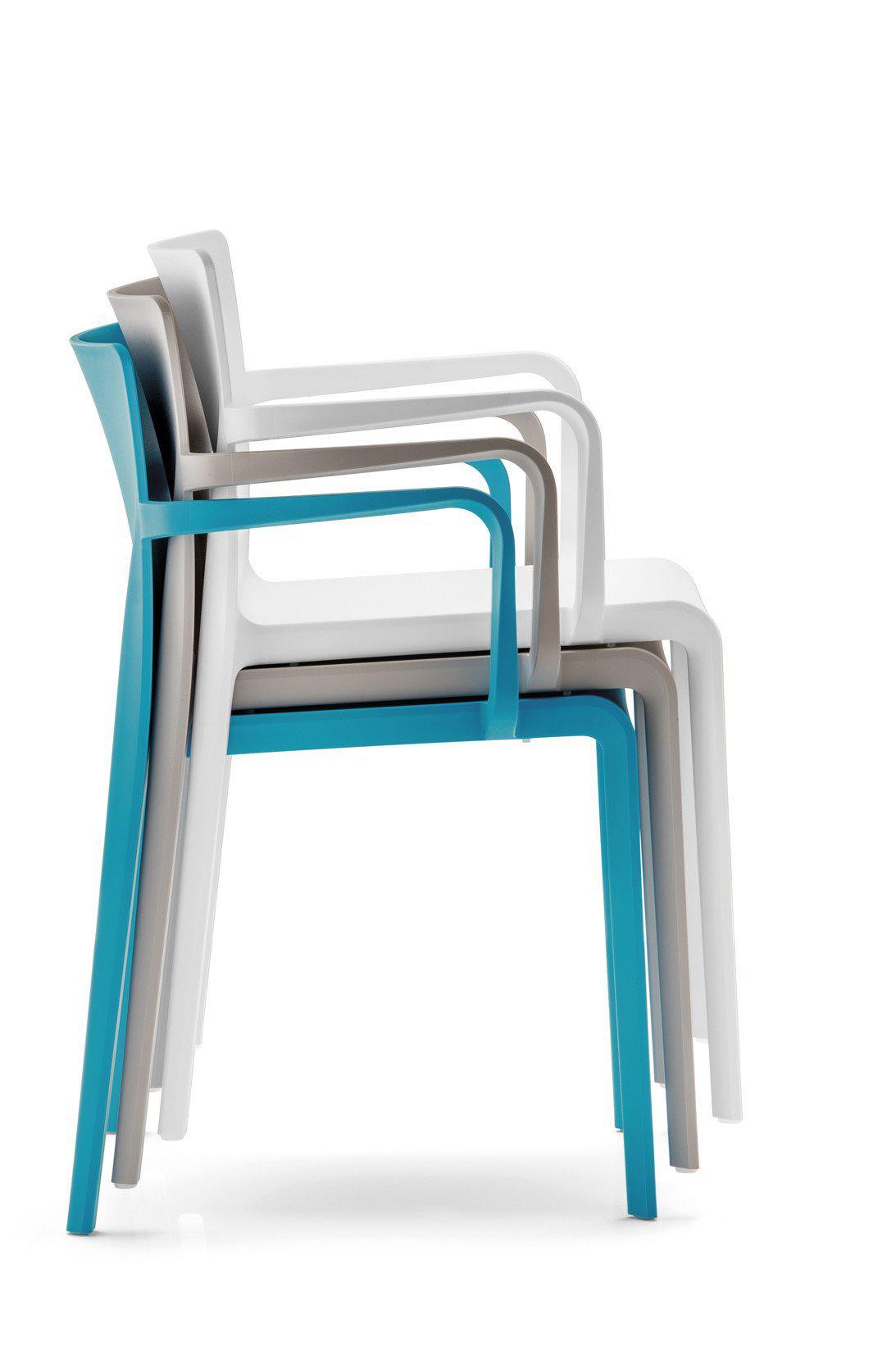 Volt 675 Armchair