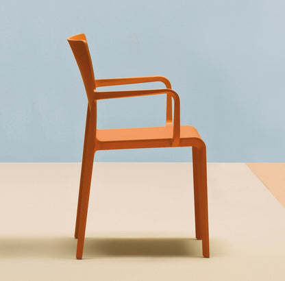 Volt HB 674 Armchair