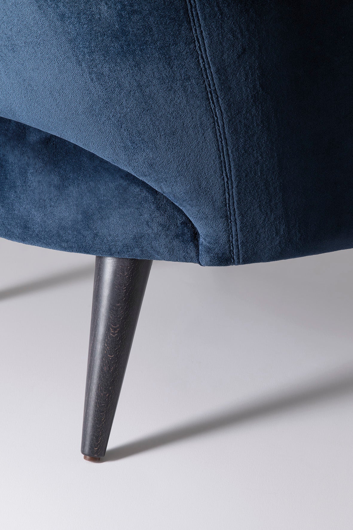 Wings 076 P Lounge Chair-Contract Furniture Store for hospitality, leisure & commercial projects