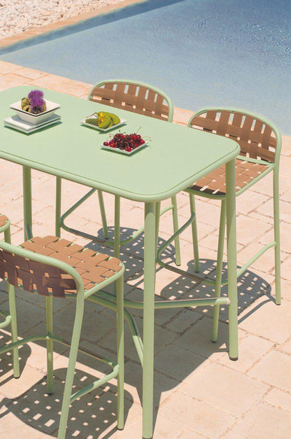 Yard 538 Poseur Table