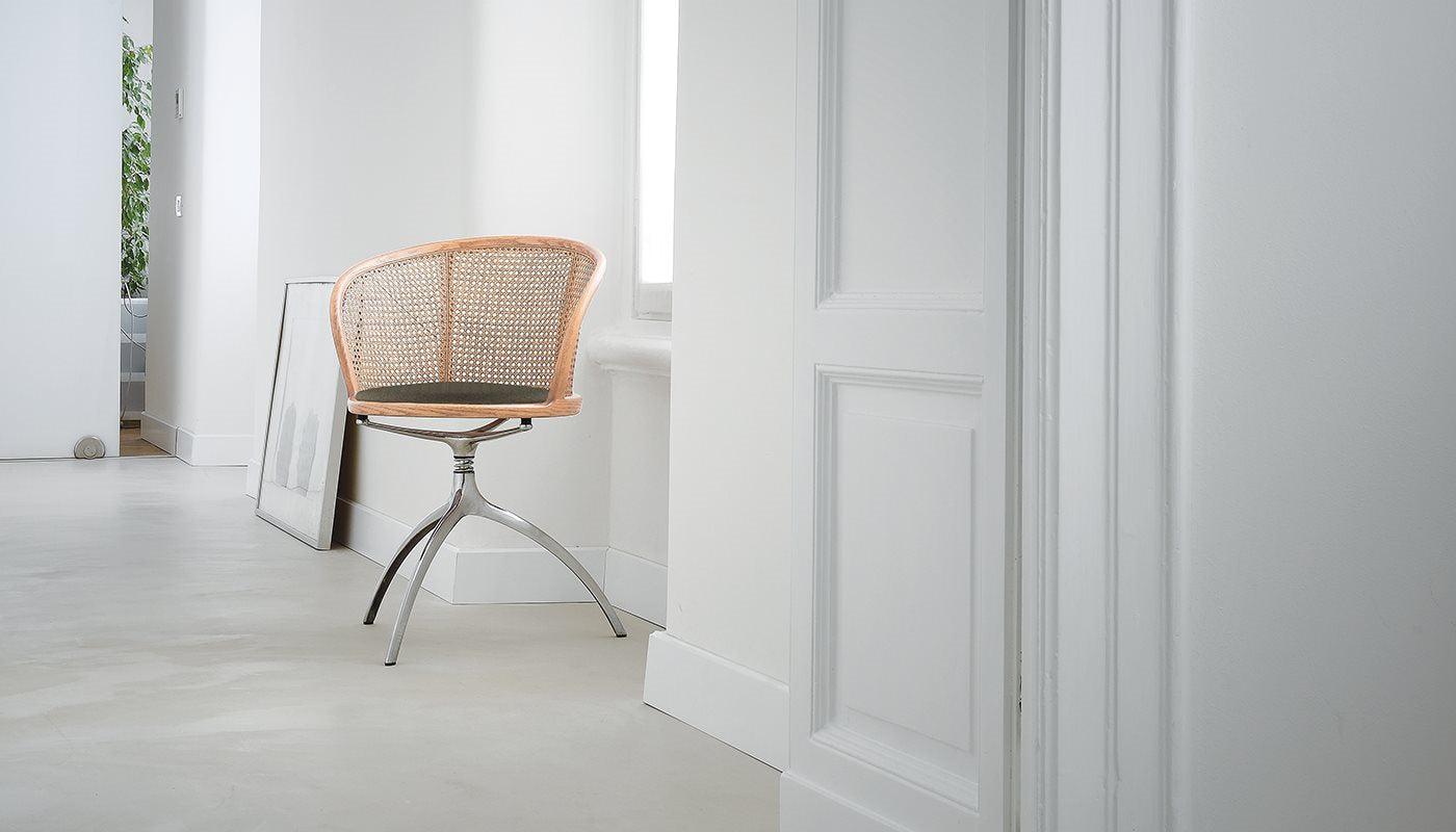 Young Lady/901 Armchair-Contract Furniture Store for hospitality, leisure & commercial projects